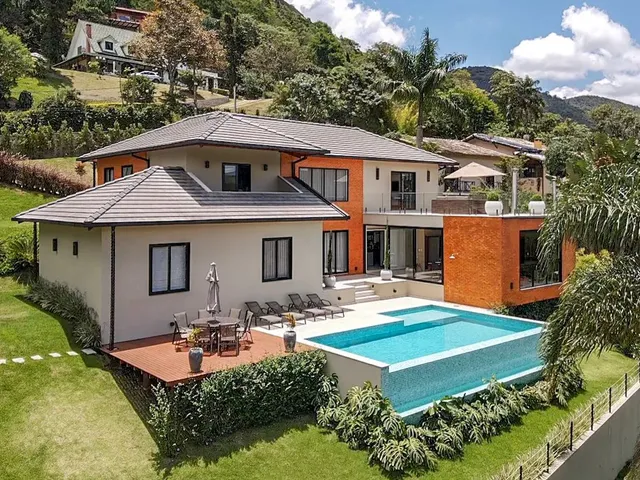 Imagem: Casa com 5 Quartos em Itaipava, Petrópolis