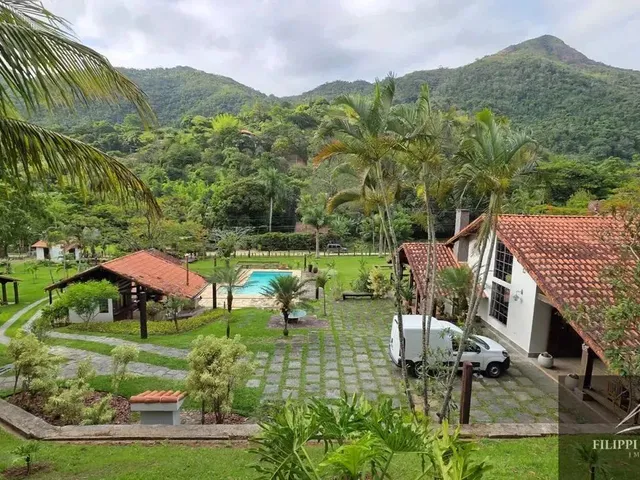 Imagem: A casa possui 5 Dormitórios, 2 Suítes, 5 Banheiros, 4