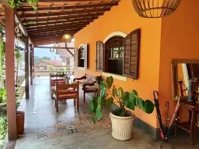 Imagem: A casa possui 3 Dormitórios, 1 Suíte, 3 Banheiros, 1 Vaga