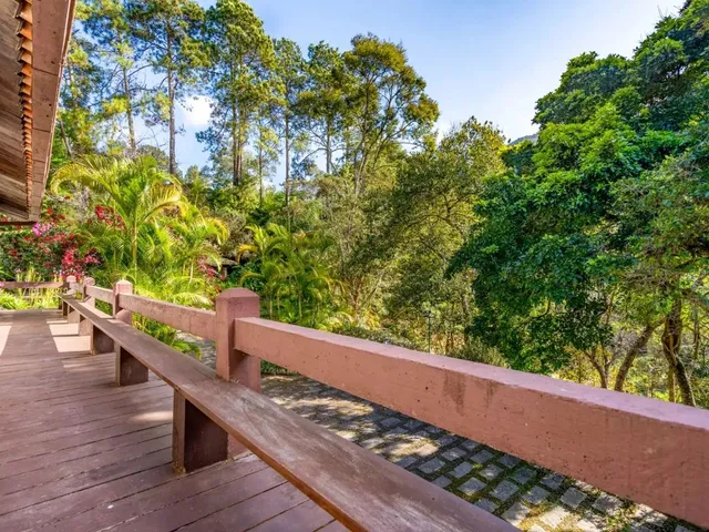 Imagem 2: Casa com 4 Quartos em Condomínio em Araras, Petrópolis