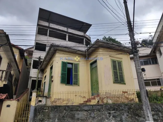 Imagem: Venda de Casa Antiga e Prédio com 5 Apartamentos