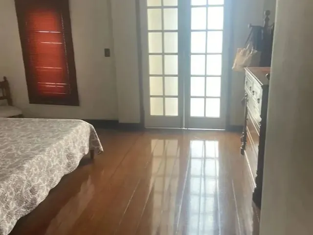 Imagem 2: Imóvel para Venda com 250 Metros Quadrados com 4 Quartos em Valparaíso - Petrópolis