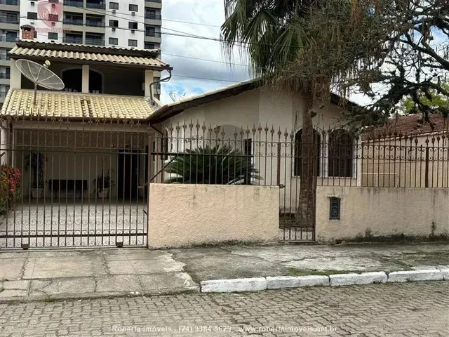 Imagem: A casa possui 3 Dormitórios, 2 Suítes, 3 Banheiros, 4