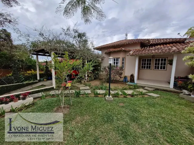 Imagem: A casa possui 3 Dormitórios, 1 Suíte, 2 Banheiros, 1 Vaga