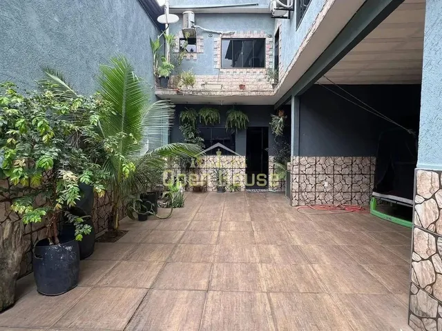 Imagem: A casa possui 2 Dormitórios, 2 Suítes, 5 Banheiros, 3