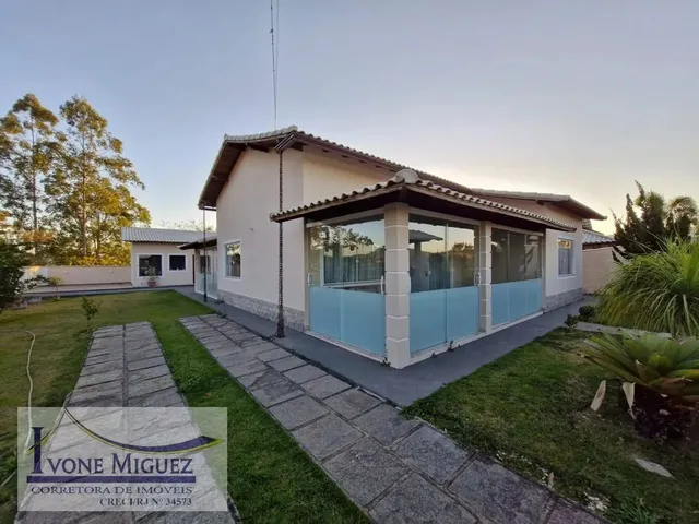 Imagem: A casa possui 4 Dormitórios, 1 Suíte, 4 Banheiros, 1 Vaga
