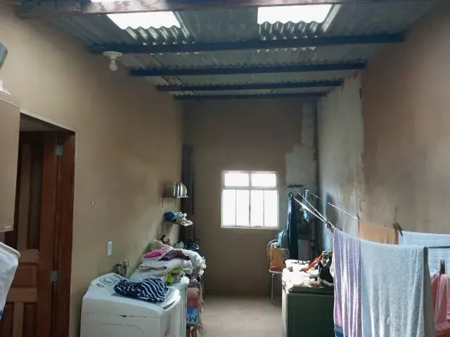 Imagem: A casa possui 2 Dormitórios, 1 Banheiro, 5 Vagas na