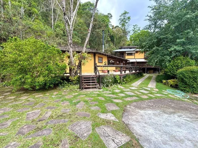 Imagem: A casa em condomínio possui 5 Dormitórios, 4 Banheiros, 5