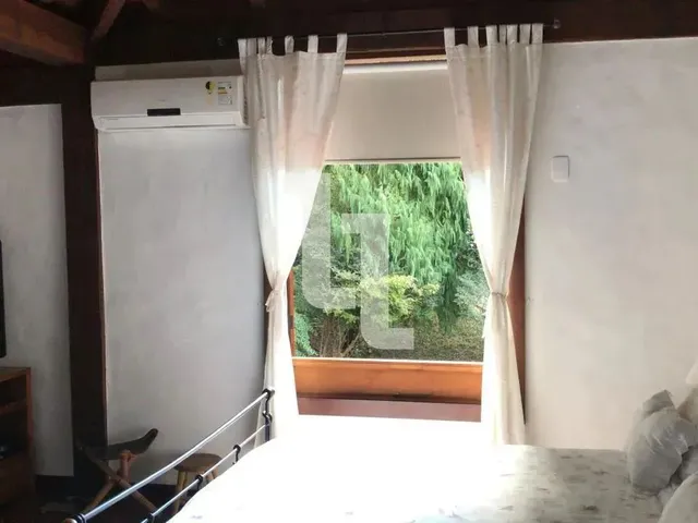 Imagem 15: Imóvel para Venda Possui 260 Metros Quadrados com 4 Quartos em Araras - Petrópolis - Rj