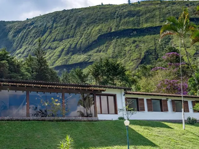 Imagem: Casa com 5 Quartos em Condomínio Araras