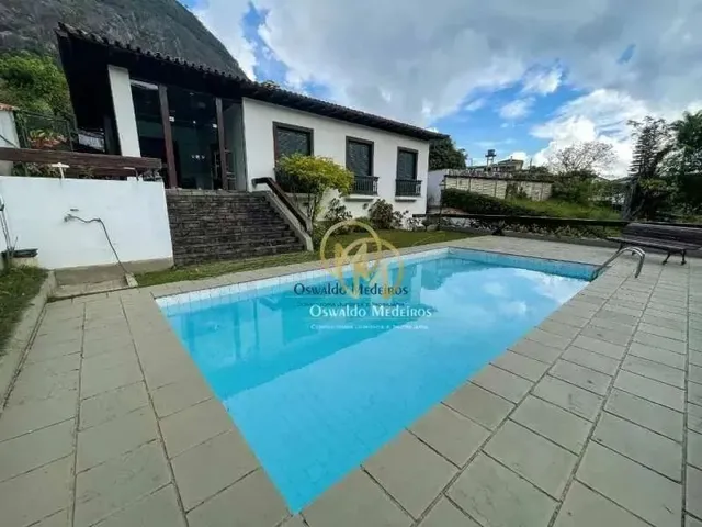 Imagem: Casa com 4 Dormitórios À Venda, 350 M²