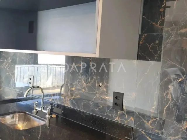 Imagem: O apartamento possui 2 Dormitórios, 1 Suíte, 2 Banheiros,