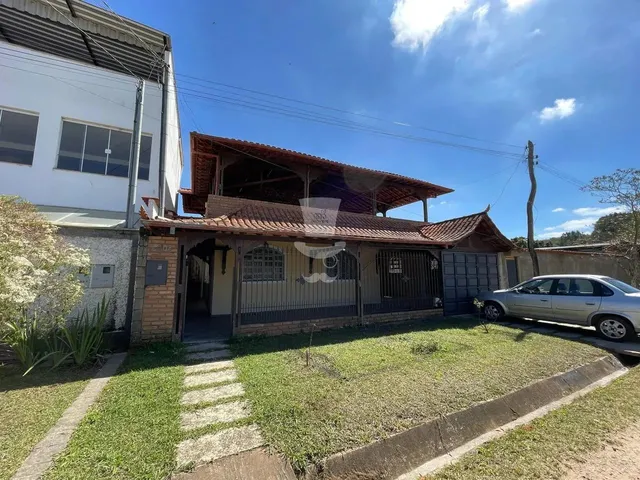 Imagem: Casa À Venda em Campolide com 3 Dormitórios