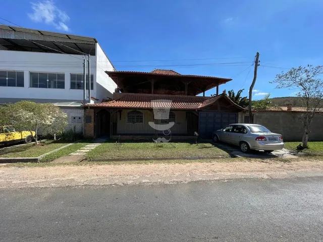 Imagem 2: Casa À Venda em Campolide com 3 Dormitórios Sendo 1 Suíte