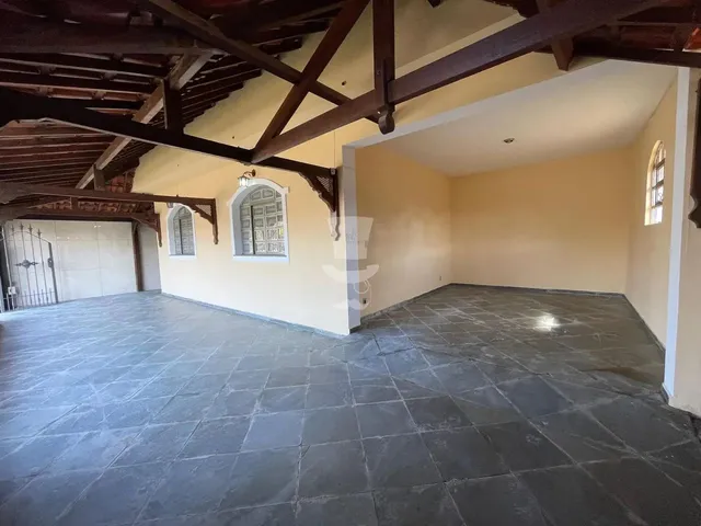 Imagem 12: Casa À Venda em Campolide com 3 Dormitórios Sendo 1 Suíte
