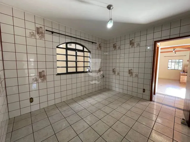 Imagem 7: Casa À Venda em Campolide com 3 Dormitórios Sendo 1 Suíte