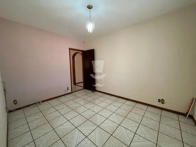 Imagem 9: Casa À Venda em Campolide com 3 Dormitórios Sendo 1 Suíte