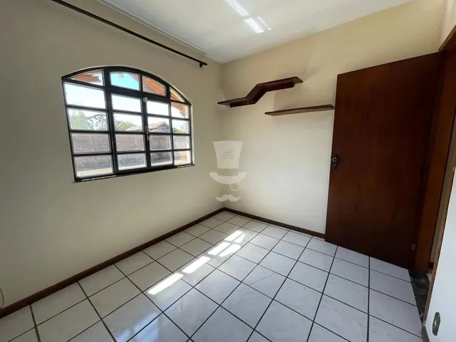 Imagem 5: Casa À Venda em Campolide com 3 Dormitórios Sendo 1 Suíte