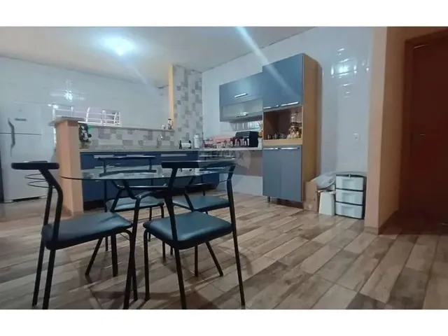 Imagem: A casa em condomínio possui 2 Dormitórios, 2 Banheiros, 5