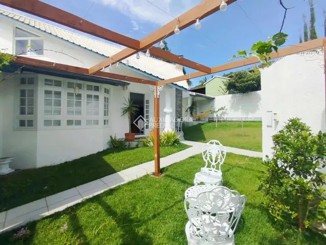 Imagem: Linda Casa no Morro da Cruz!
