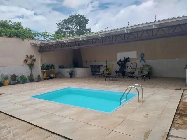 Imagem: A casa possui 3 Dormitórios, 1 Suíte, 3 Banheiros, 5