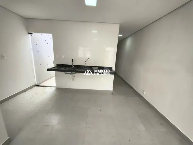 Imagem 3: Vendo Casa com 2 Quartos Sendo 1 Suíte, com Vaga de Garagem na Avenida Principal