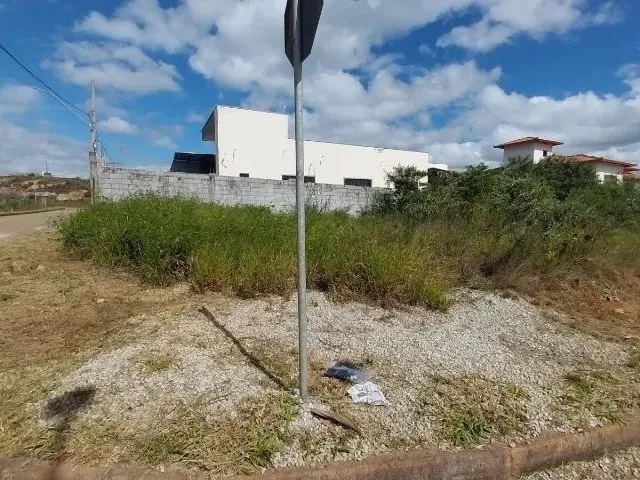 Imagem: O terreno possui 360m² de Área, Imóvel novo e está