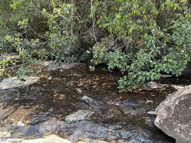 Imagem: Terreno com Cachoeira nos Fundos e Segurança