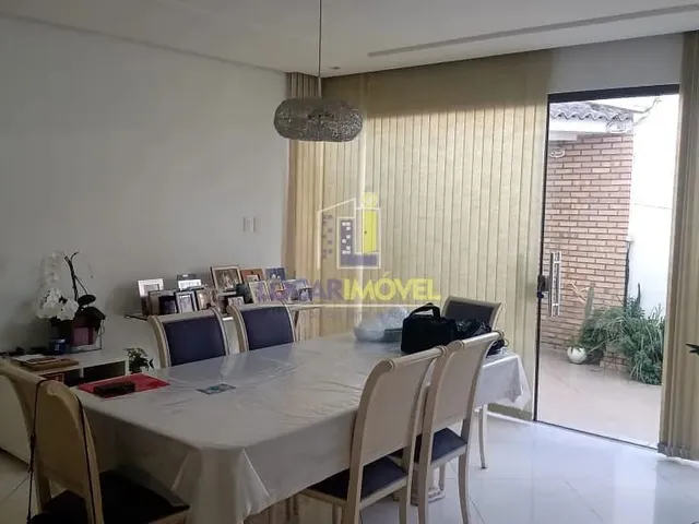 Imagem: Casa com 3 Suítes, 2 Salas em Excelente