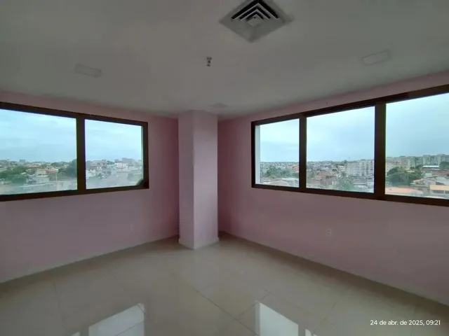 Imagem: O depósito possui 1 Banheiro, 1 Vaga na garagem, 40m² de