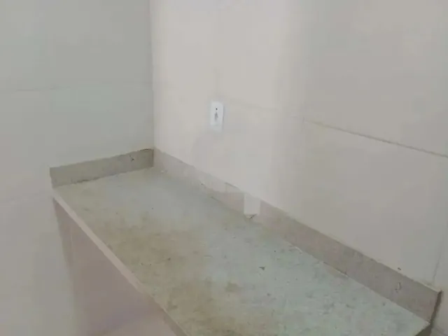 Imagem 2: Loja Frente Rua com 2 Banheiros e 76,50M² no Ed. Cidade Baixa no Comércio