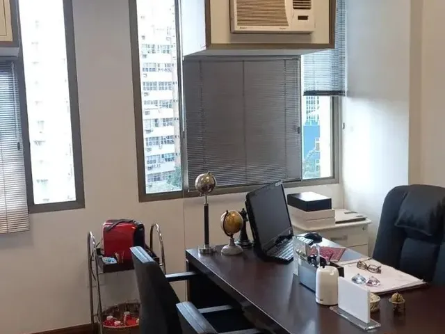 Imagem 4: Sala Comercial - Funcionários Sala Comercial Moderna Localizada em Um dos Prédios Mais