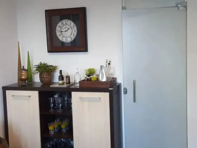 Imagem 8: Sala Comercial - Funcionários Sala Comercial Moderna Localizada em Um dos Prédios Mais