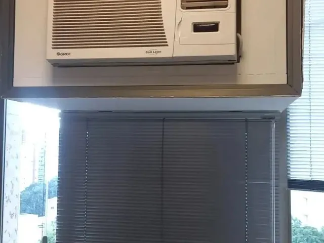 Imagem 3: Sala Comercial - Funcionários Sala Comercial Moderna Localizada em Um dos Prédios Mais