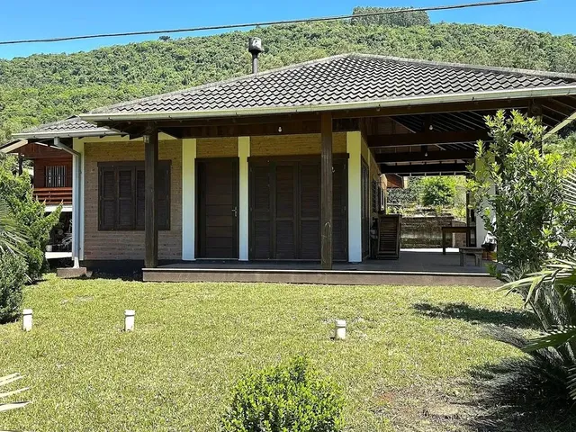 Imagem 1: Sítio com Casa de 3 Quartos À Venda em Picada Café na Serra Gaúcha