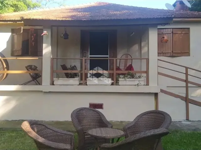 Imagem: Casa À Venda com 4 Quartos e Piscina em