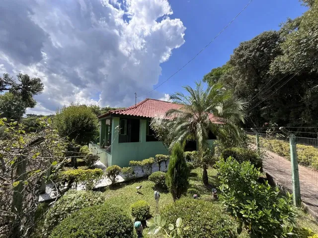 Imagem: Casa com Amplo Pátio e Muito Área Verde