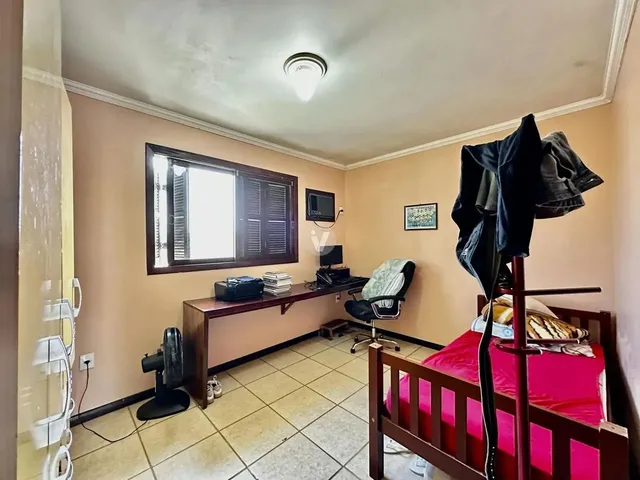 Imagem 5: Casa de Esquina Ampla de 4 Dormitórios!