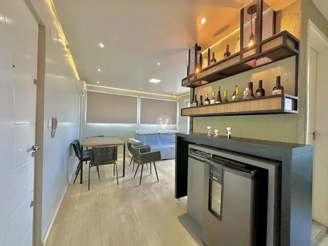Imagem: O apartamento possui 2 Dormitórios, 1 Suíte, 2 Banheiros,