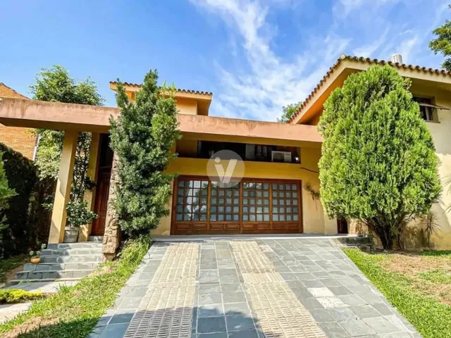 Imagem: Casa Alto Padrão com 5 Dormitórios Bairro