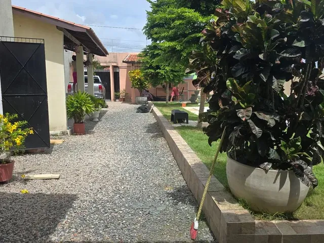Imagem: Casa de Praia com Campo de Futebol e Piscina
