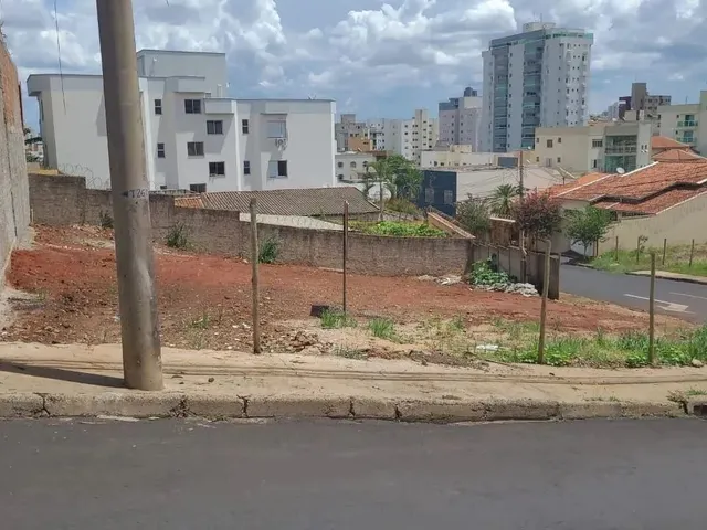 Imagem: Terreno À Venda no Bairro Fundinho em Uberlândia
