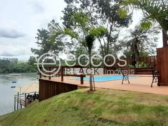 Imagem: Chácara À Venda, 3 Quartos, 2 Suítes