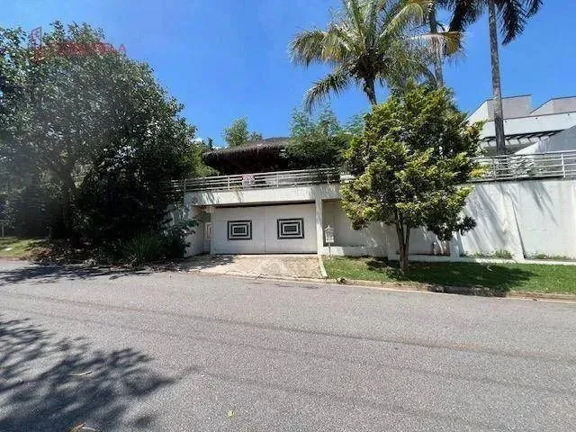 Imagem: A casa em condomínio possui 4 Dormitórios, 4 Suítes, 5