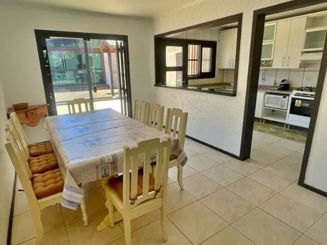 Imagem 3: Réveillon 2026 - Casa C/ 5 Quartos (Ar) - C/ Piscina - Praia Grande - 1 Quadra Mar