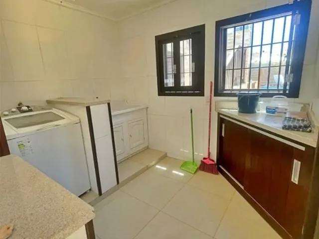 Imagem 2: Réveillon 2026 - Casa C/ 5 Quartos (Ar) - C/ Piscina - Praia Grande - 1 Quadra Mar