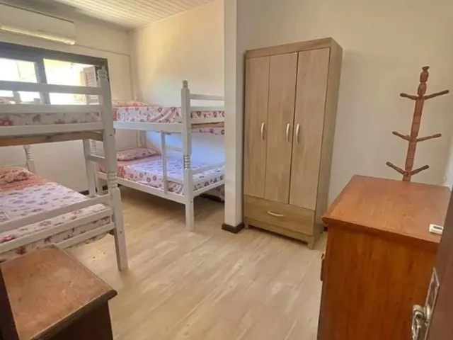 Imagem 12: Réveillon 2026 - Casa C/ 5 Quartos (Ar) - C/ Piscina - Praia Grande - 1 Quadra Mar