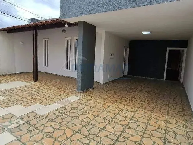 Imagem 1: Casa com 3 Quartos, Suíte e Barracão Independente na Qnd 10 - Taguatinga Norte