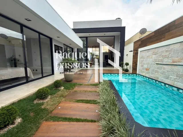 Imagem: Casa de 3 Suítes em Arniqueiras, em Lote