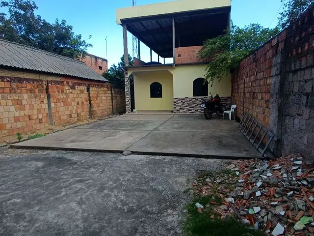 Imagem: /Casa com Quintal e Garagem Próxima À